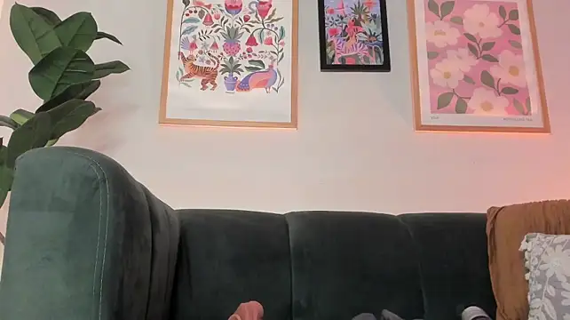Tiffany_Low webcam