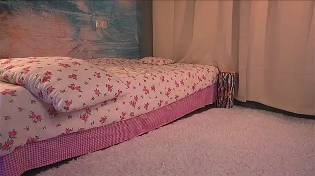 lola_murmure webcam