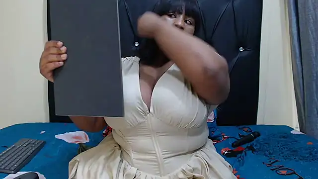 PIXIEBITCHXXX26 webcam