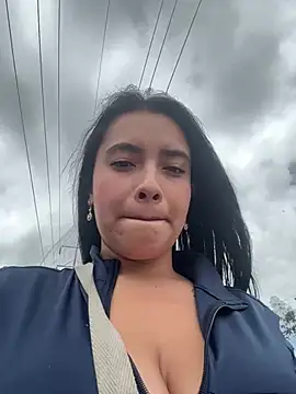 miss_bella_flame (F young) - CONTROL MY TOY X3 MINUTES IN THE STREET
