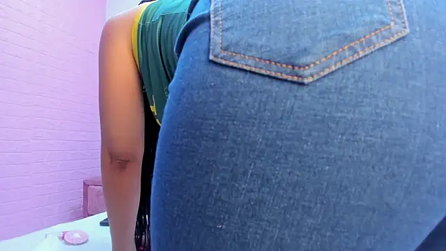 laurendpink (F young) - Lau, happy love and friendship day