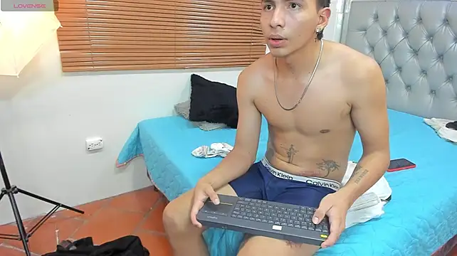 leo_royce (M twink) - show masturbation very hot