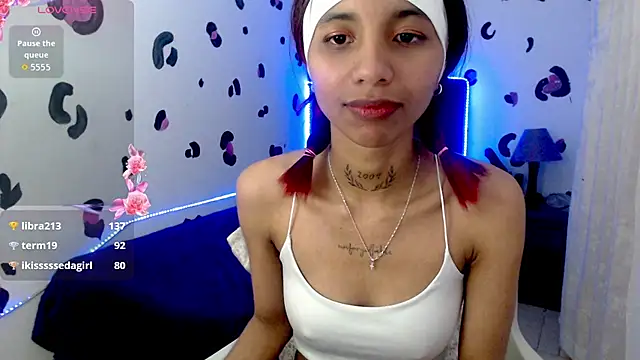 ivory_aiko live cam on StripChat