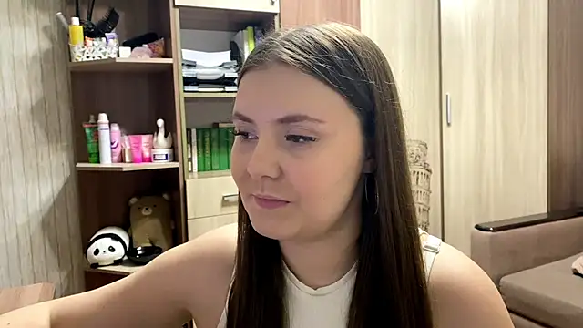 Shinylvy live cam on StripChat