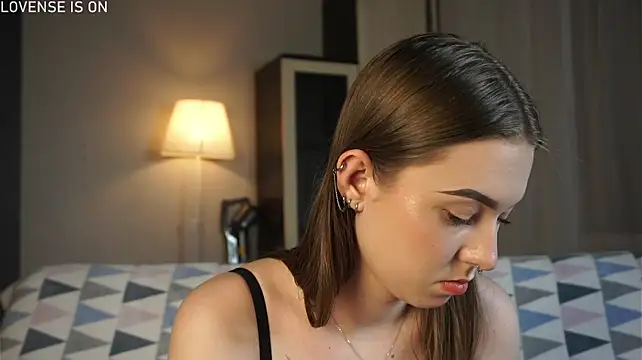 luvvele_a live cam preview
