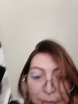 Kira_Exxe webcam