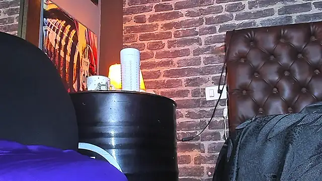 Daniel_huge22 live cam on StripChat