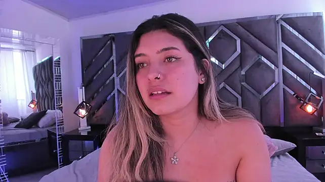 ChloeBelle_ live cam on StripChat