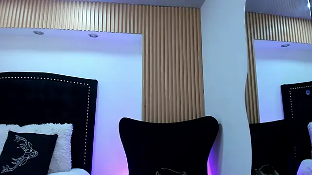 Luna_Millers webcam