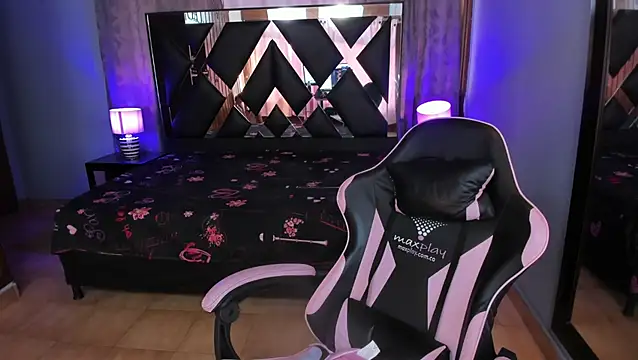 Linda4Petite webcam