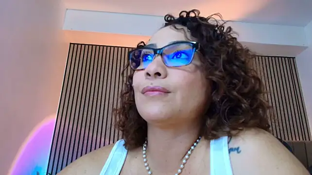 JuliRamirez live cam on StripChat
