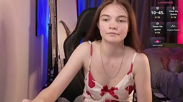 emmysmall live cam on StripChat