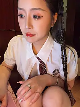 momoli60 live cam on StripChat