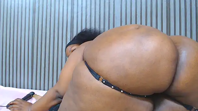 ROYALASS25
