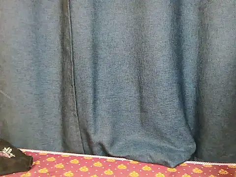 Zari_wet webcam
