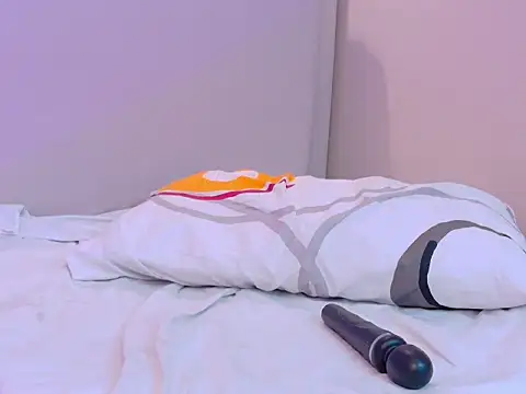 NaomiKlarc webcam