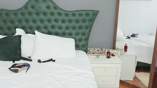IvyHotFoxy live cam preview