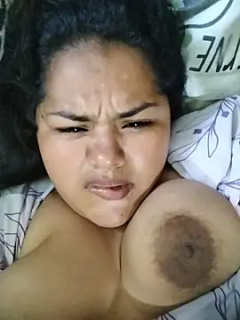 MiaBloom0 webcam