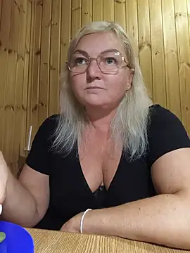 White-Chocolatte live cam on StripChat