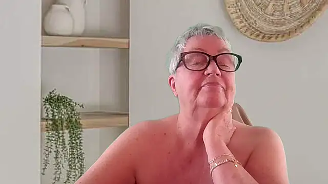 Mystery-Grandmother webcam