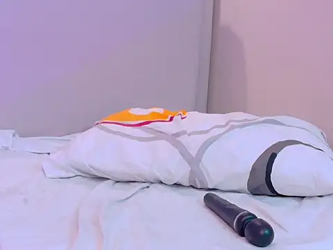 NaomiKlarc webcam