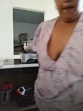 MiaBloom0 live cam on StripChat