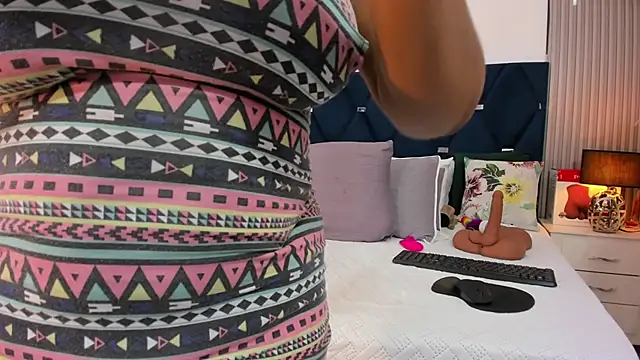 gabytyara2 live cam on StripChat