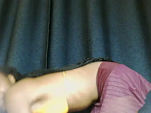 Zari_wet webcam