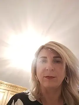 AhlyssaLove1155 webcam