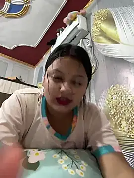 Urvashiiiiii webcam