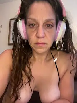 LexxxiLuvsLair webcam