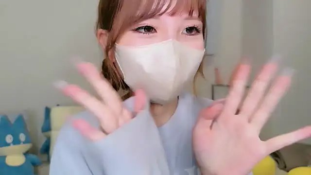 rico_rico_ (F young) - 上の服捲りあげて谷間ハート🤍