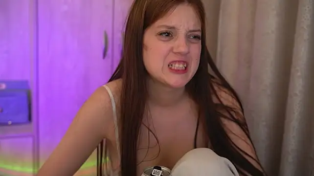 Larkin_Moone webcam