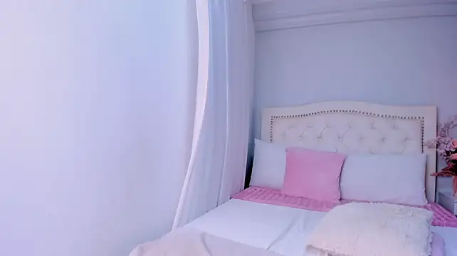 Naughtymilf_xx webcam