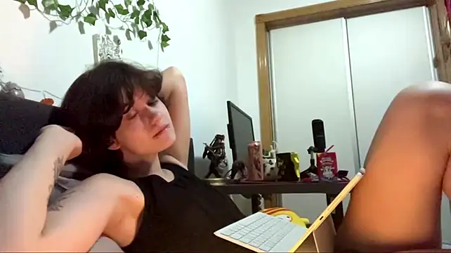 HeyFriren webcam