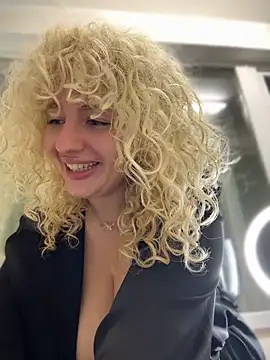 CurlyDaisy webcam