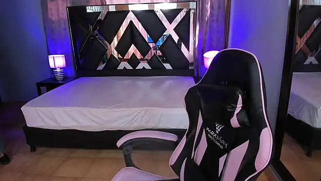 Linda4Petite webcam