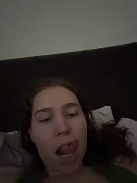 Aneruivinhaa Live Webcam on Stripchat