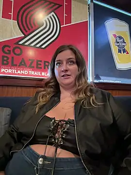 bigmama6969 (F young) - Naked cum in window facing parkinglot