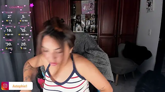 Nicole_Ss live cam on StripChat