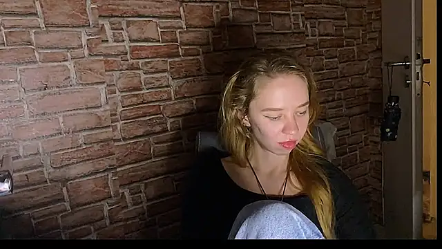 ElizaStorm live cam preview