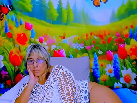 indianroxy webcam