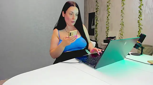 Yesss_Lilith live cam on StripChat