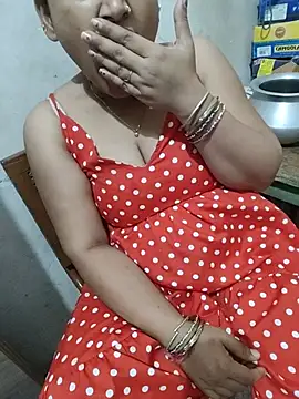 ninadi_hot live cam on StripChat