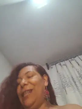 Scarlet_curly8a webcam
