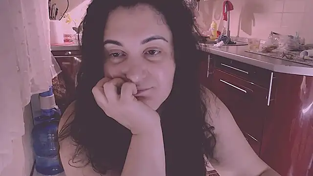 SoftLia live cam on StripChat