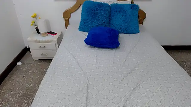 emiliaa_hot