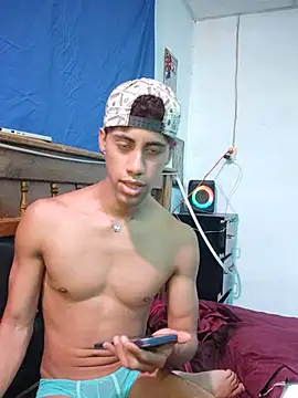 Dennis_Lupers live cam on StripChat