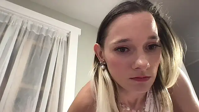 Chloe_StClaire webcam