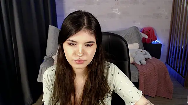 AnoraDarkk live cam on StripChat